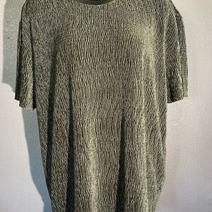 Forever 21 Men’s Olive Green Short Sleeve Tee